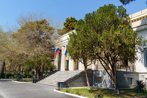 Посольство России в Иране призвало граждан РФ покинуть страну при наличии возможности