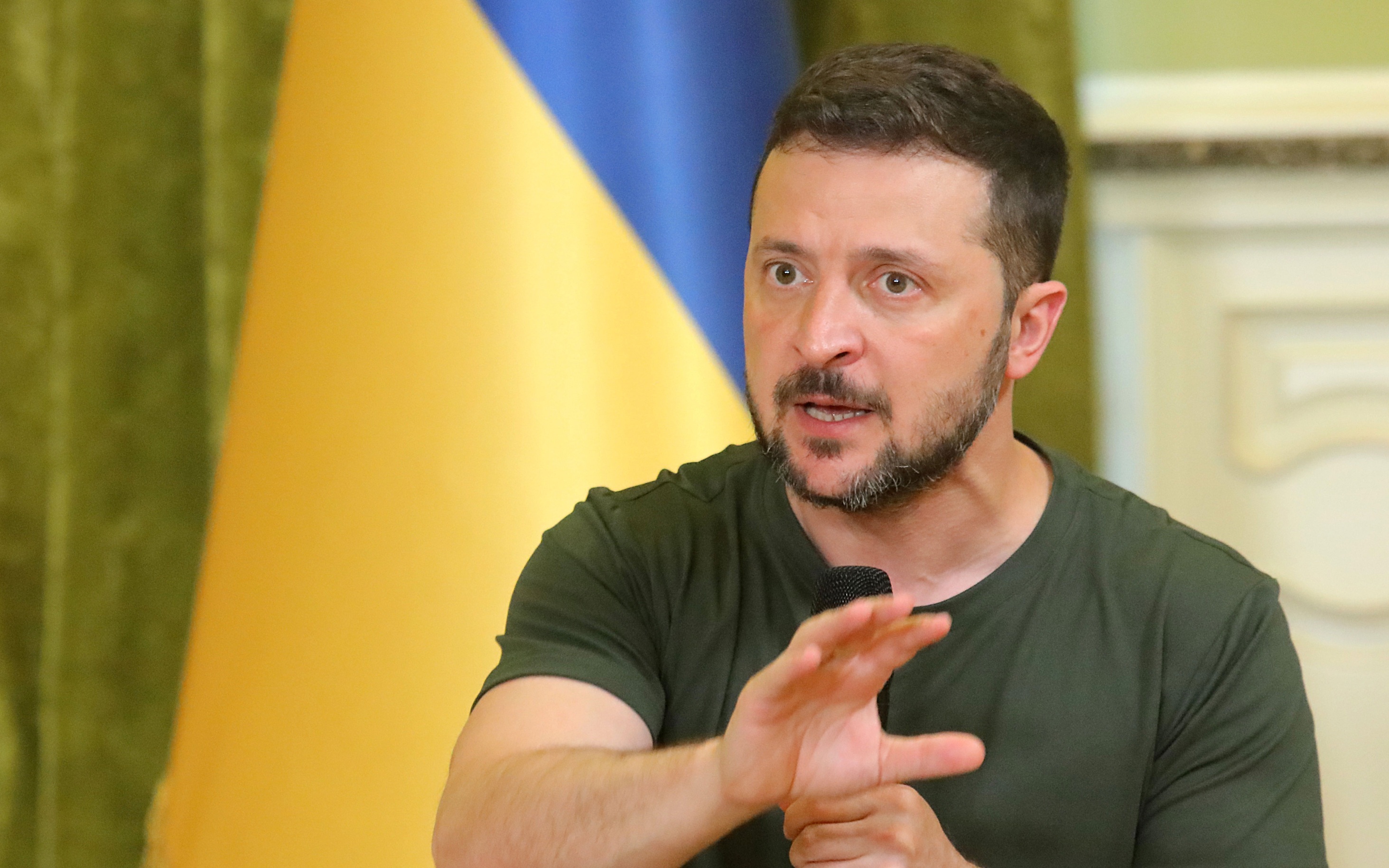 Боксер Усик обошел Зеленского в рейтинге доверия украинцев