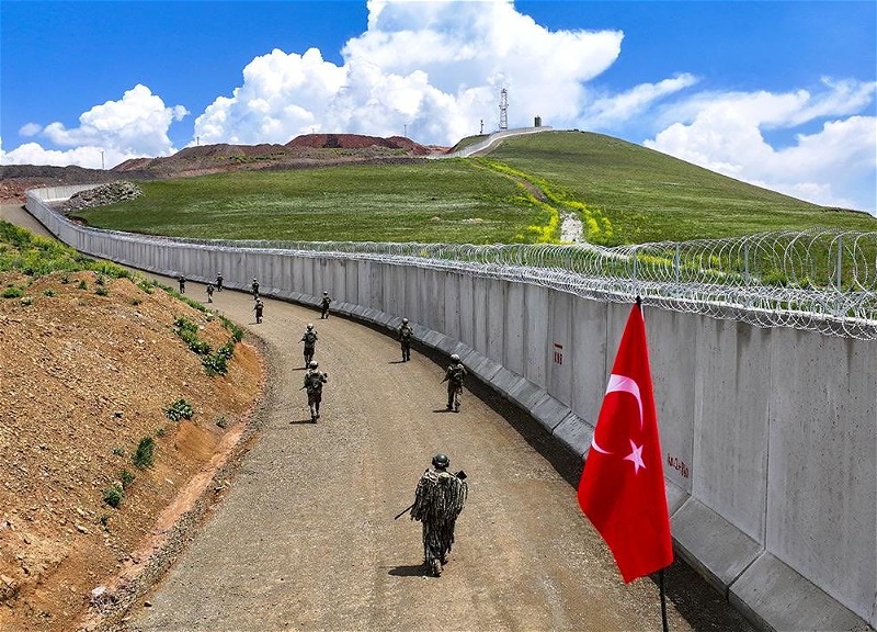 Турция закрывает границу с Ираном