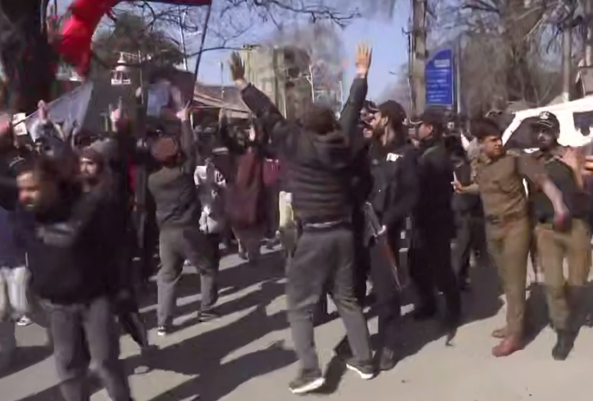 Мусульмане Индии вышли на протесты после убийства Хаменеи