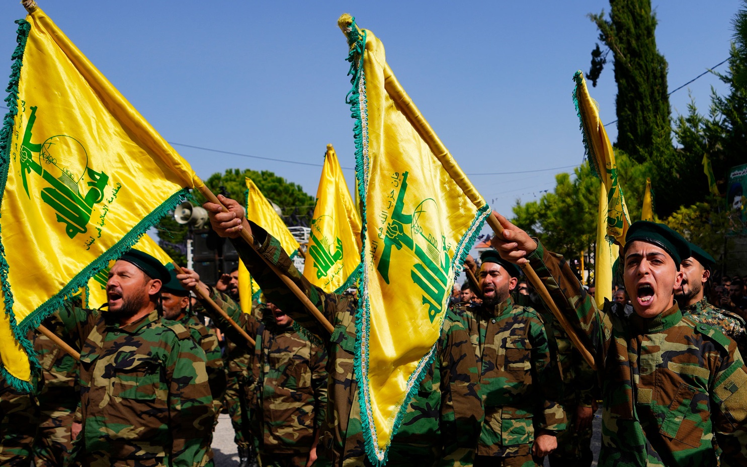 Ливанские власти требуют от "Хезболлы" заниматься только политикой