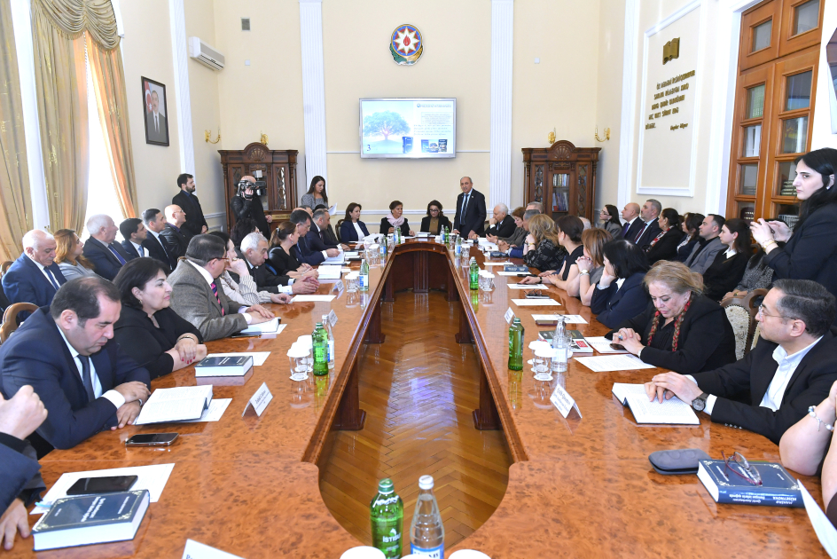 В Президентской библиотеке презентована книга профессора Махиры Гусейновой