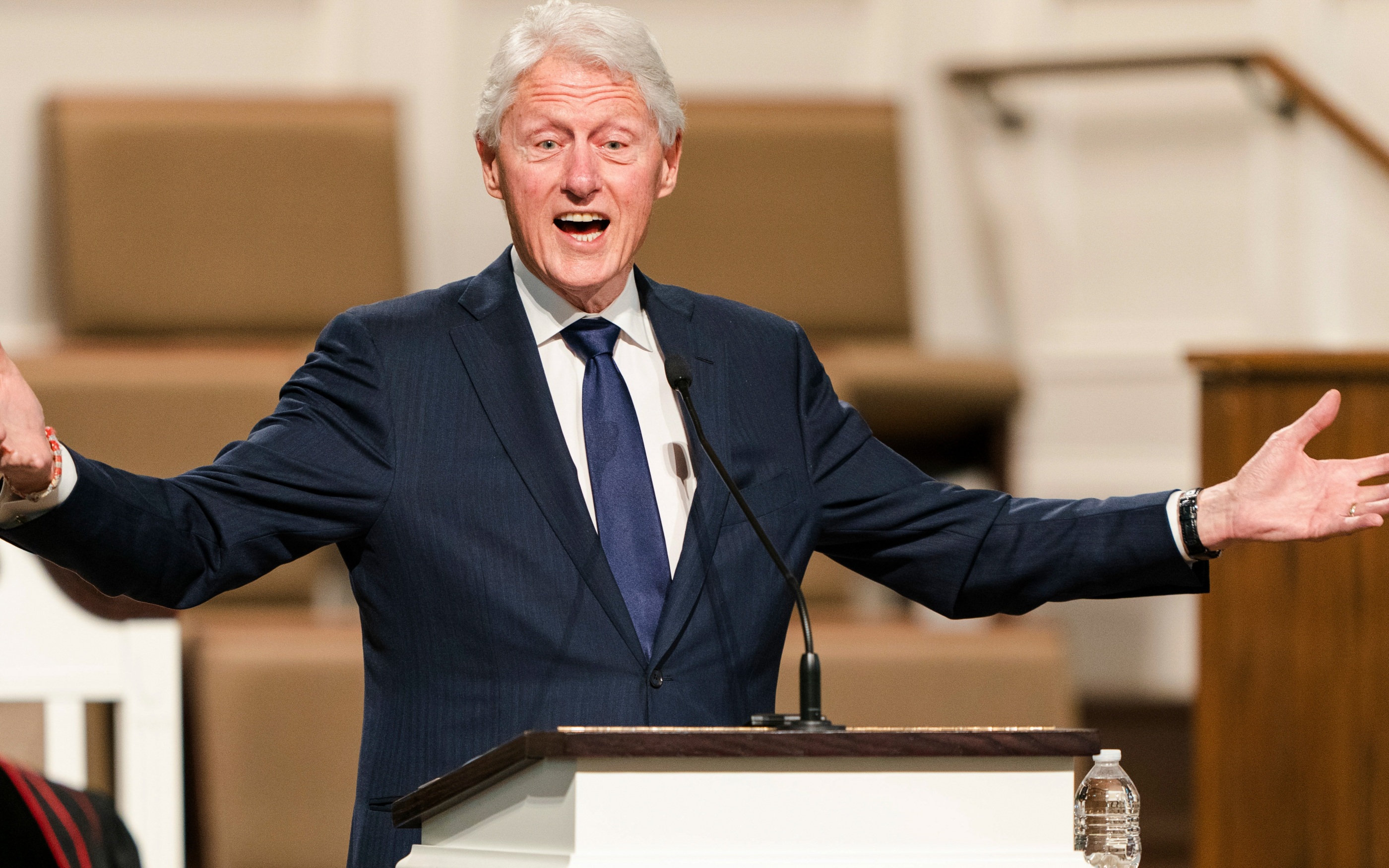 Клинтон не помнит, посещал ли дом Эпштейна, будучи президентом США