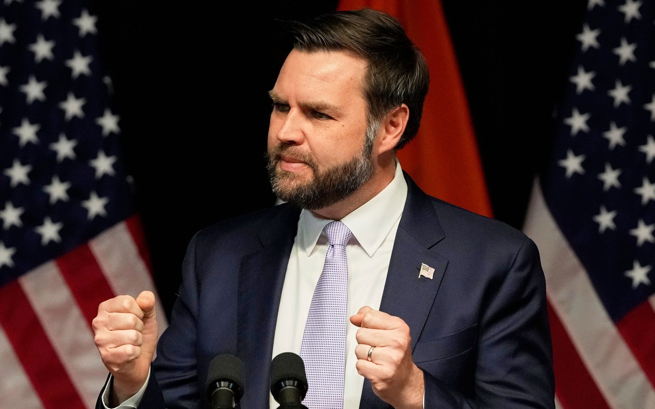 Вэнс объяснил, почему операция США против Ирана непохожа на вторжение в Ирак