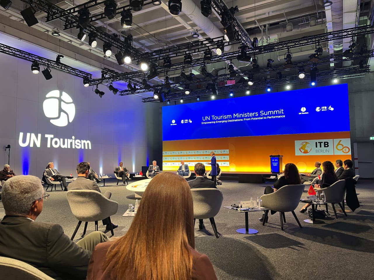 Пропагандируя индустрию отдыха