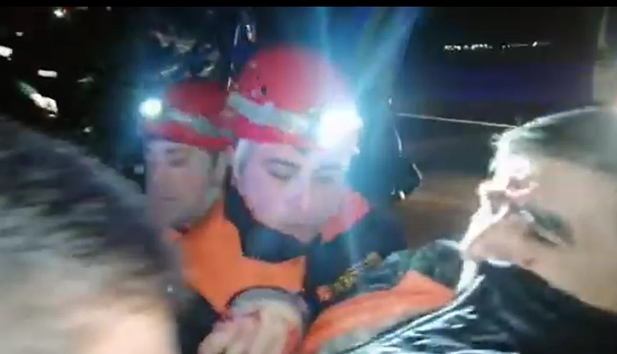 Тяжелое ДТП на дороге Баку - Газах: сотрудники МЧС спасли двух граждан