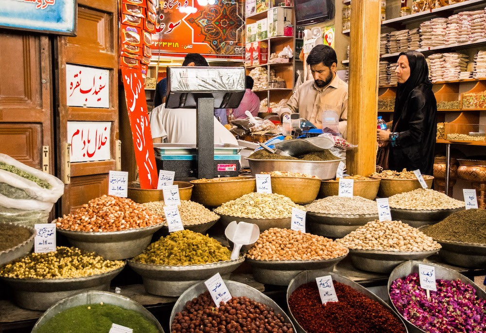 Иран &laquo;запирает&raquo; еду внутри страны