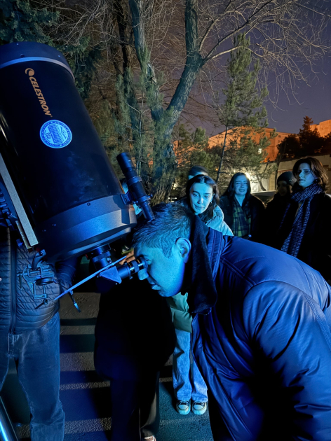В Бакинском госуниверситете наблюдали парад планет