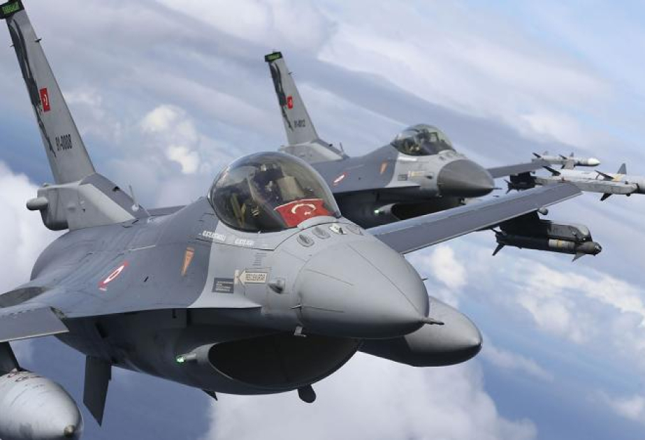 СМИ: ВВС Турции патрулируют границу с Ираном