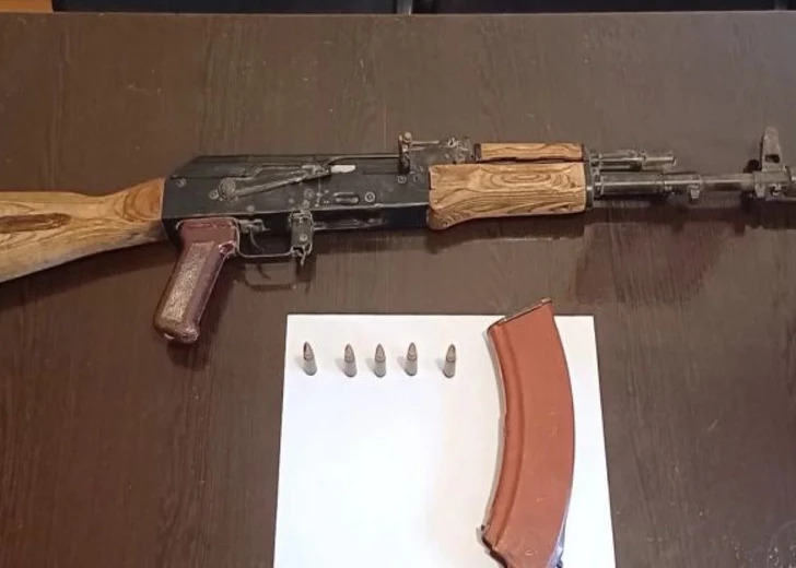 Полиция Сальяна задержала пожилого мужчину с наркотиками и оружием