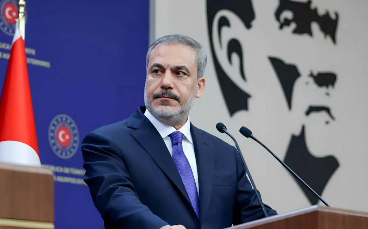 Хакан Фидан выступил с предупреждением к Ирану в связи с ударами по соседним странам