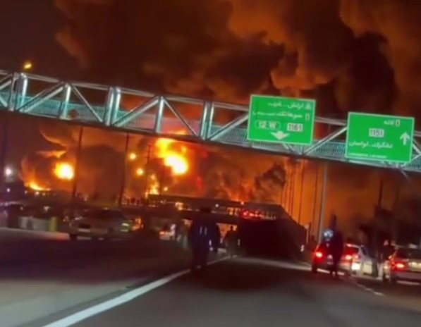 Огонь охватил целые улицыТегерана