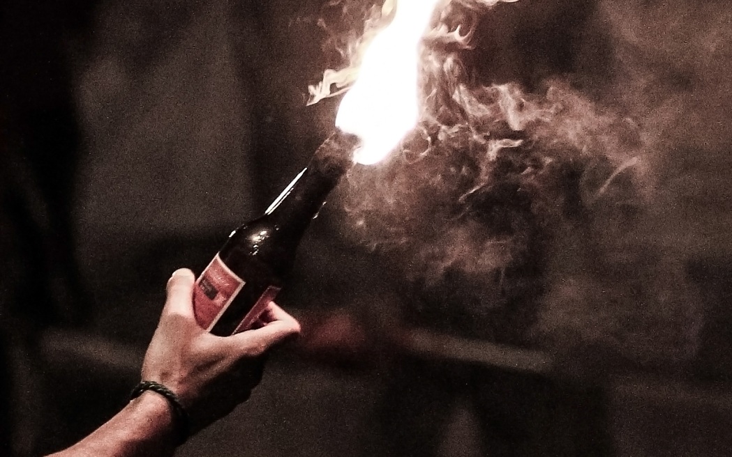 Инструкцию по изготовлению коктейля Молотова в Telegram постановили удалить