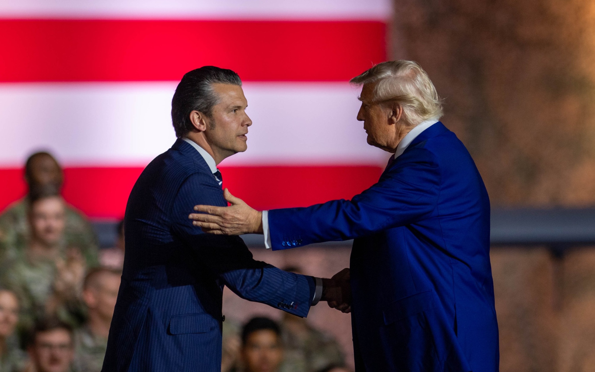 Трамп назвал "великолепным" главу Пентагона Пита Хегсета