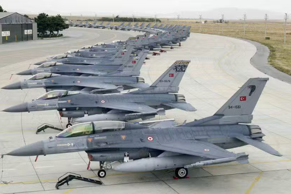 Турецкие F-16 и системы ПВО уже на Северном Кипре