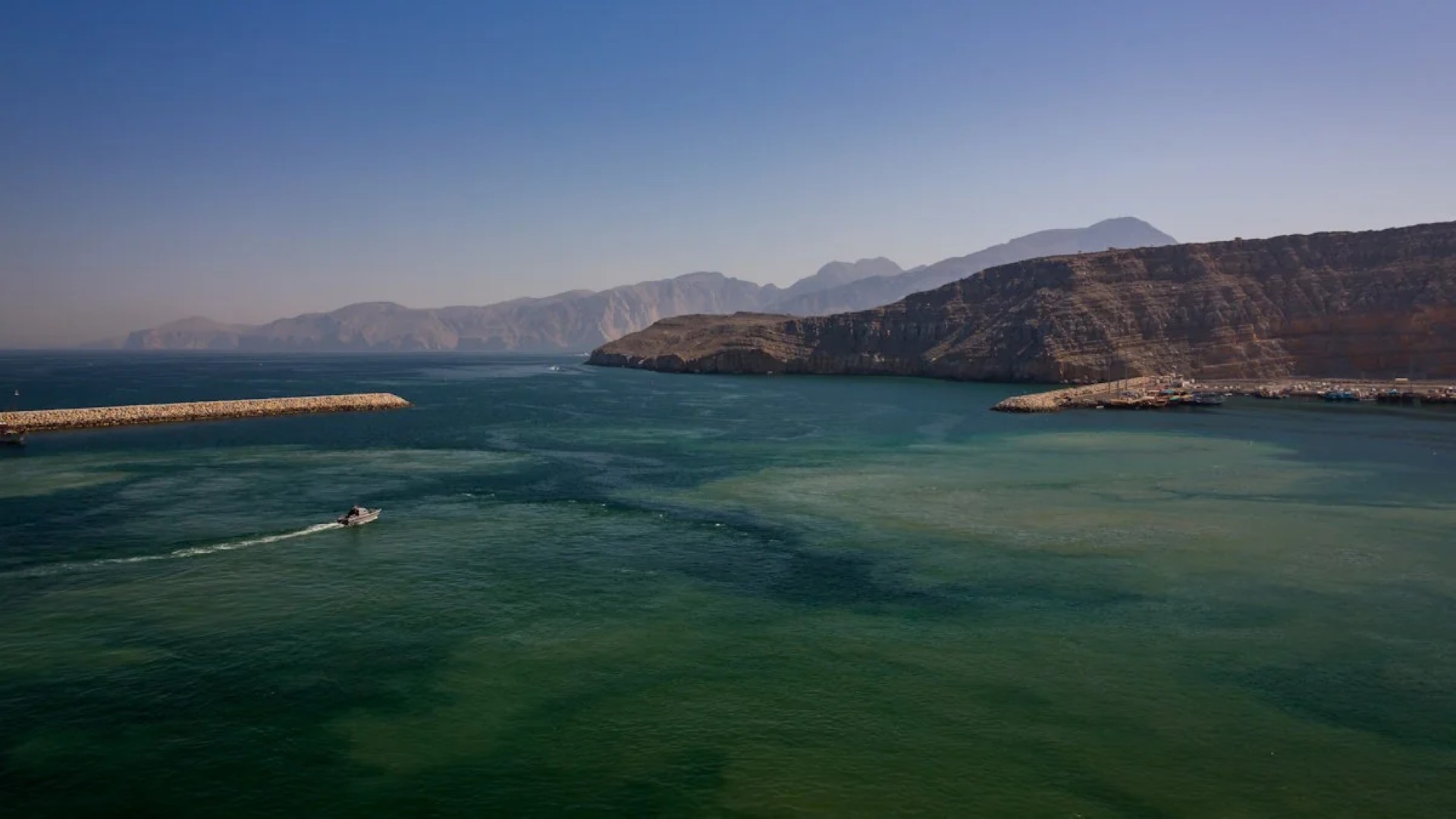 Индия ищет варианты безопасного вывода 36 своих судов через Ормузский пролив