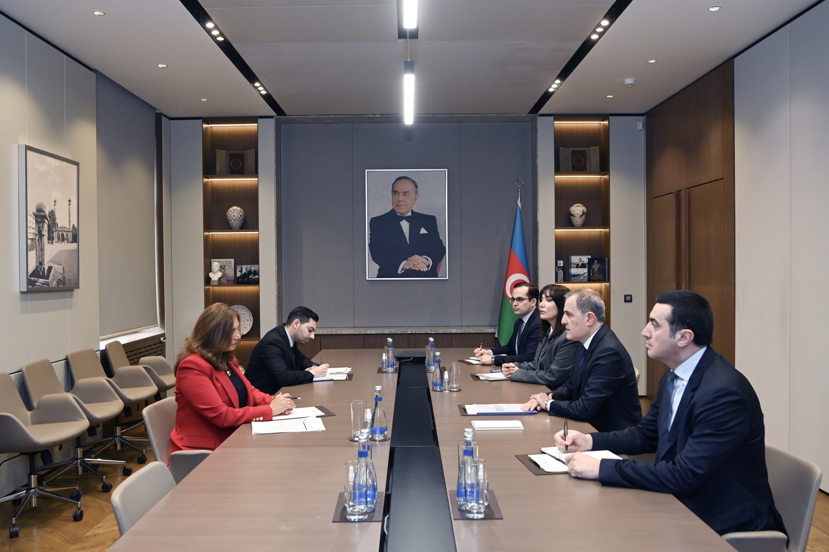 Джейхун Байрамов провел обсуждения с новым послом Колумбии