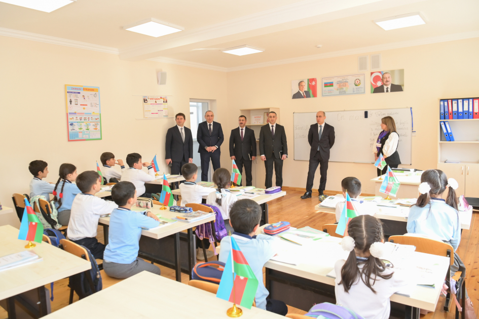 Министр ознакомился с учебным процессом в школах Ханкенди и Ходжалы