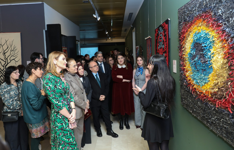 В Национальном музее ковра открылась VI выставка ткацкого коллектива &laquo;Аладжа&raquo;