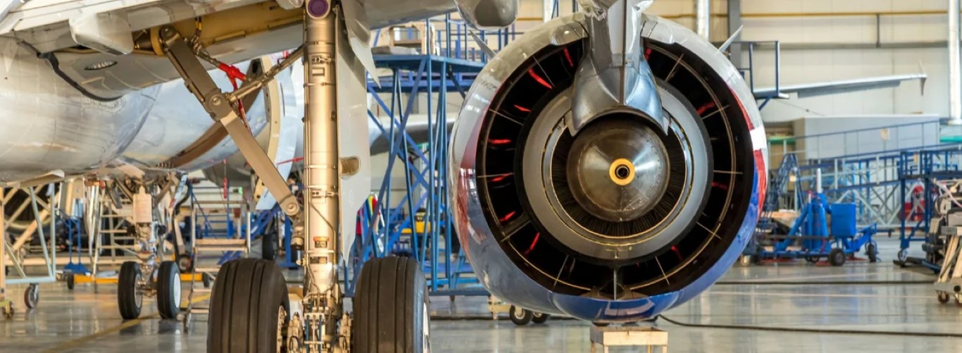 На авиазаводе в РФ пострадали семь человек из-за опрокинутого оборудования