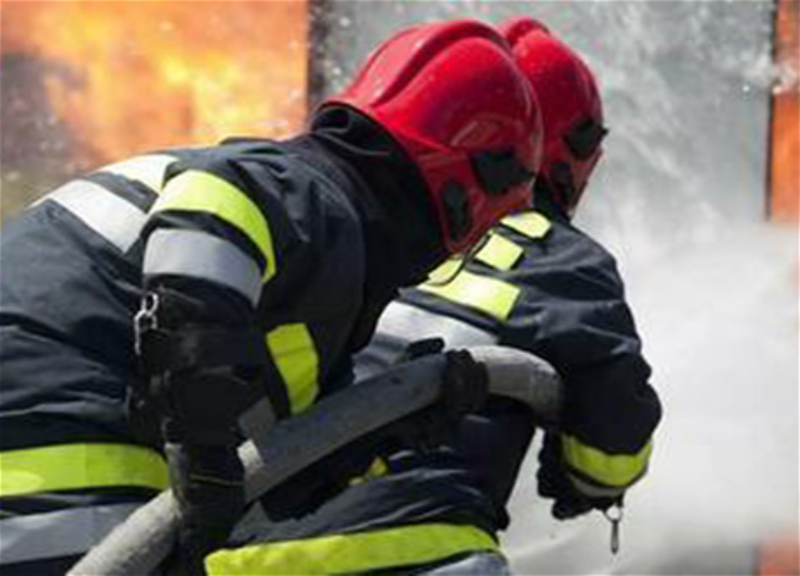 Пожар, вспыхнувший в Бинагадинском районе столицы, потушен