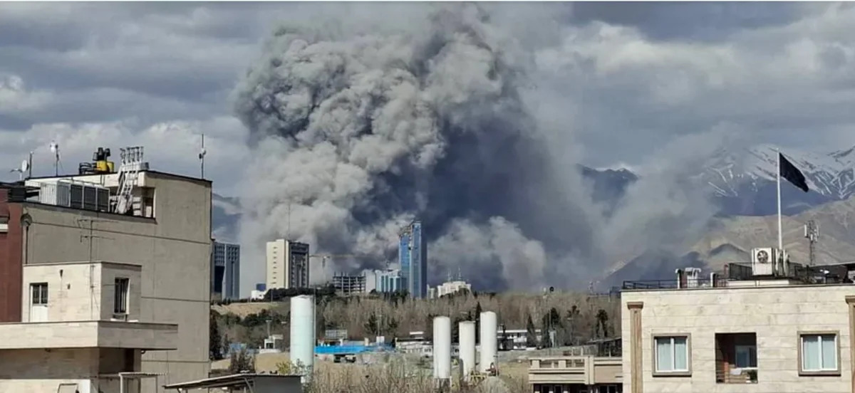 После ударов США и Израиля в Тегеране разрушено здание штаба КСИР