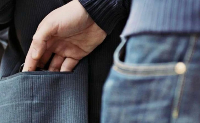 В Баку задержан мужчина за серию краж в торговых центрах