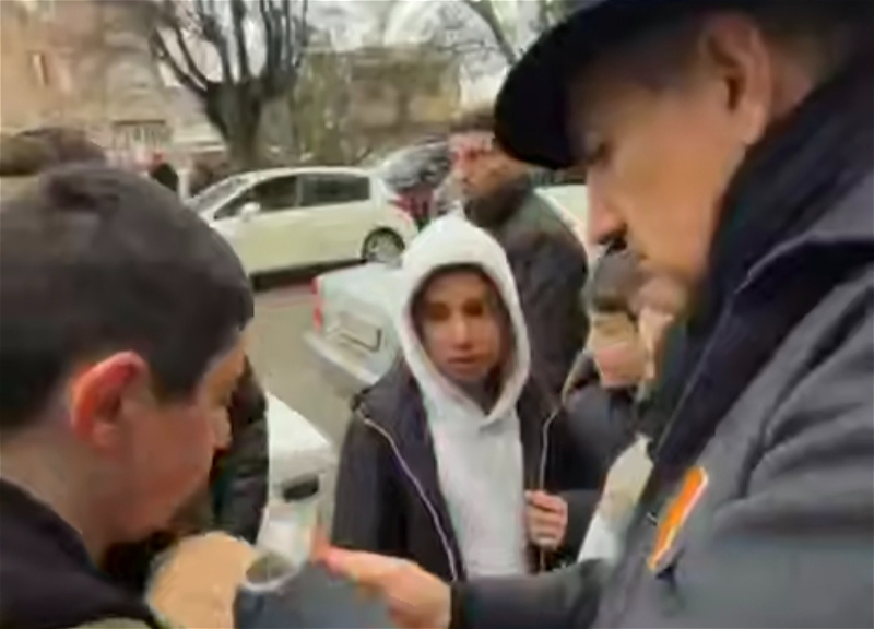 Пашинян подарил детям карту реальной Армении