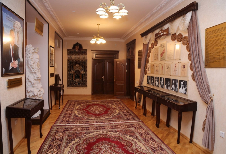 В фонде дома-музея Гусейна Джавида хранится свыше 12 тысяч экспонатов