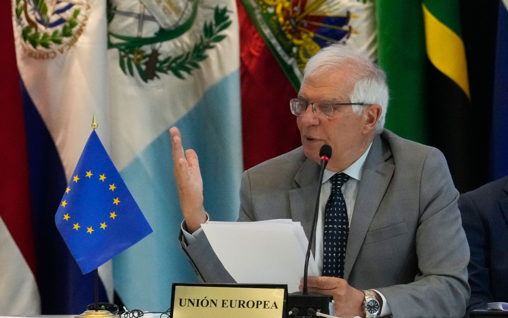 Боррель обвинил фон дер Ляйен в превышении должностных полномочий