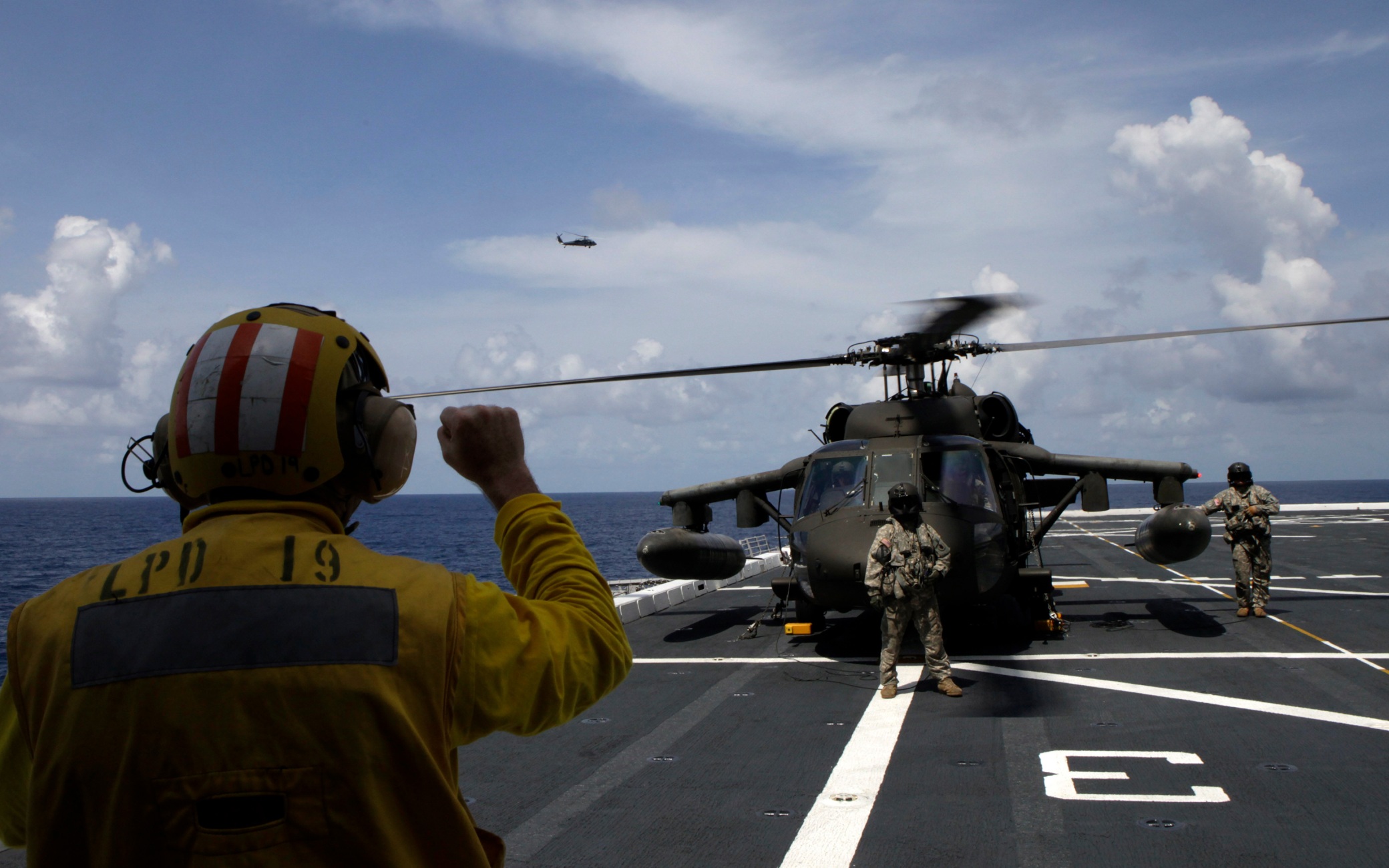 Корабли ВМС США отправлены из Японии на Ближний Восток