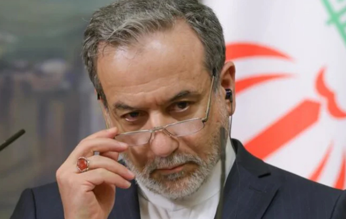 Аракчи: Иран будет воевать, пока США не поймут, что начинать войну было ошибкой