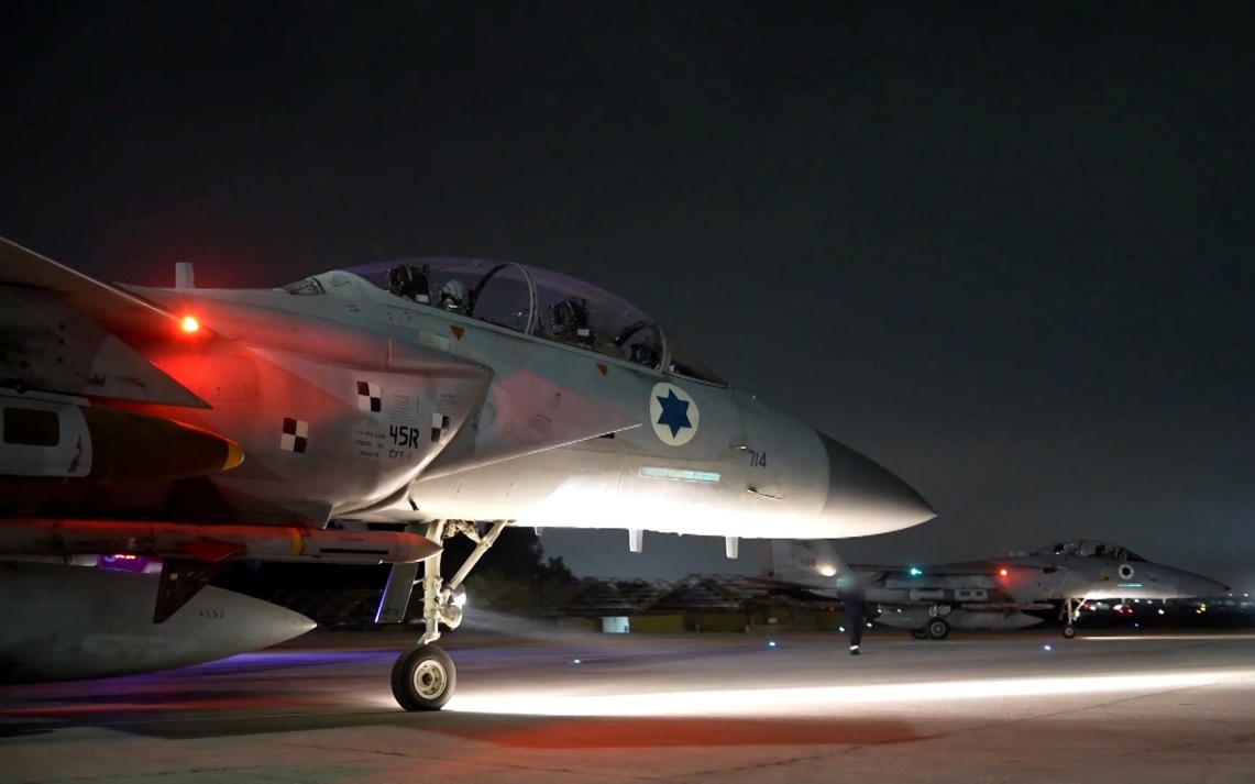 Армия Израиля уничтожила самолет верховного лидера Ирана в аэропорту Тегерана