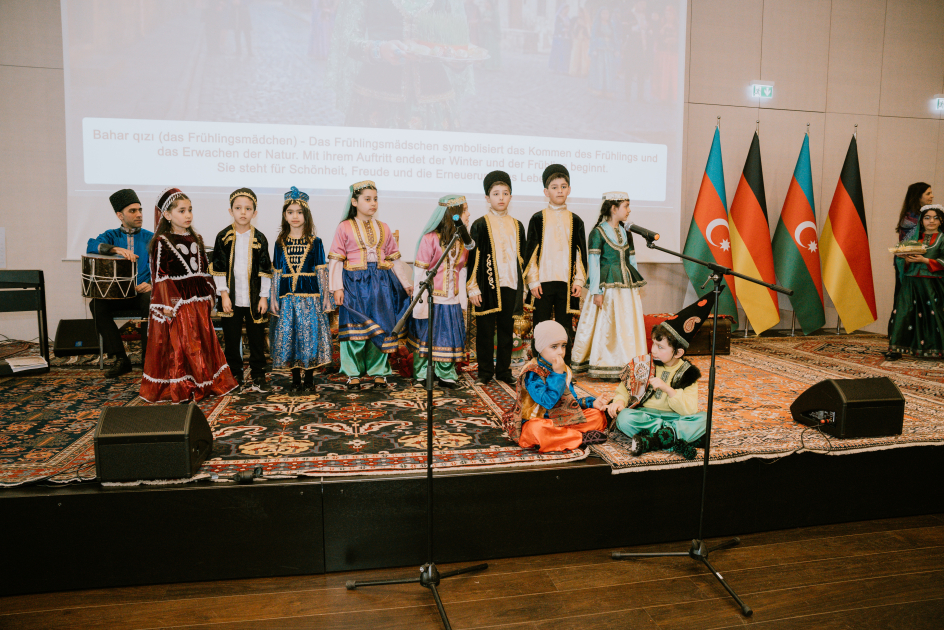 Празднование Новруза в Азербайджанском культурном центре в Берлине