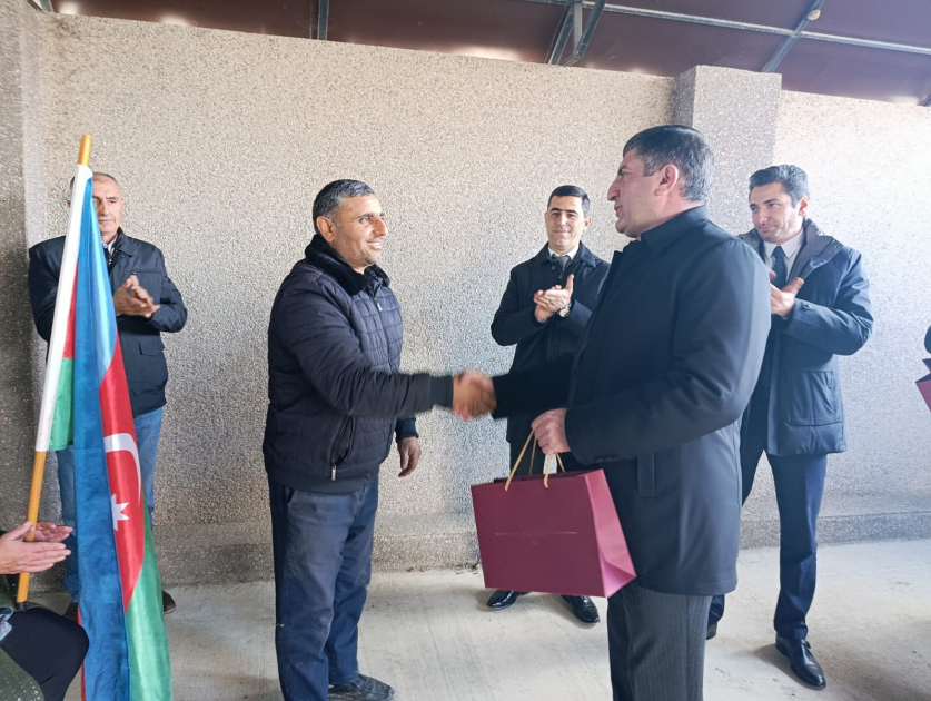 Очередное переселение в Агдере - еще 41 семья вернулась к родным очагам