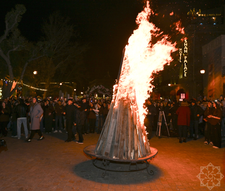 Илахыр чершенбе в Баку: праздничный костер у Крепостных ворот
