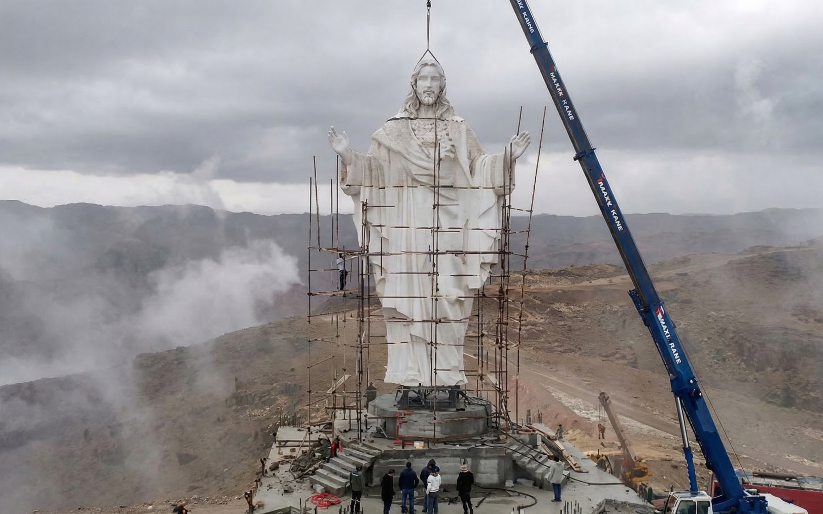 На границе Ливана с Сирией появилась статуя Иисуса Христа