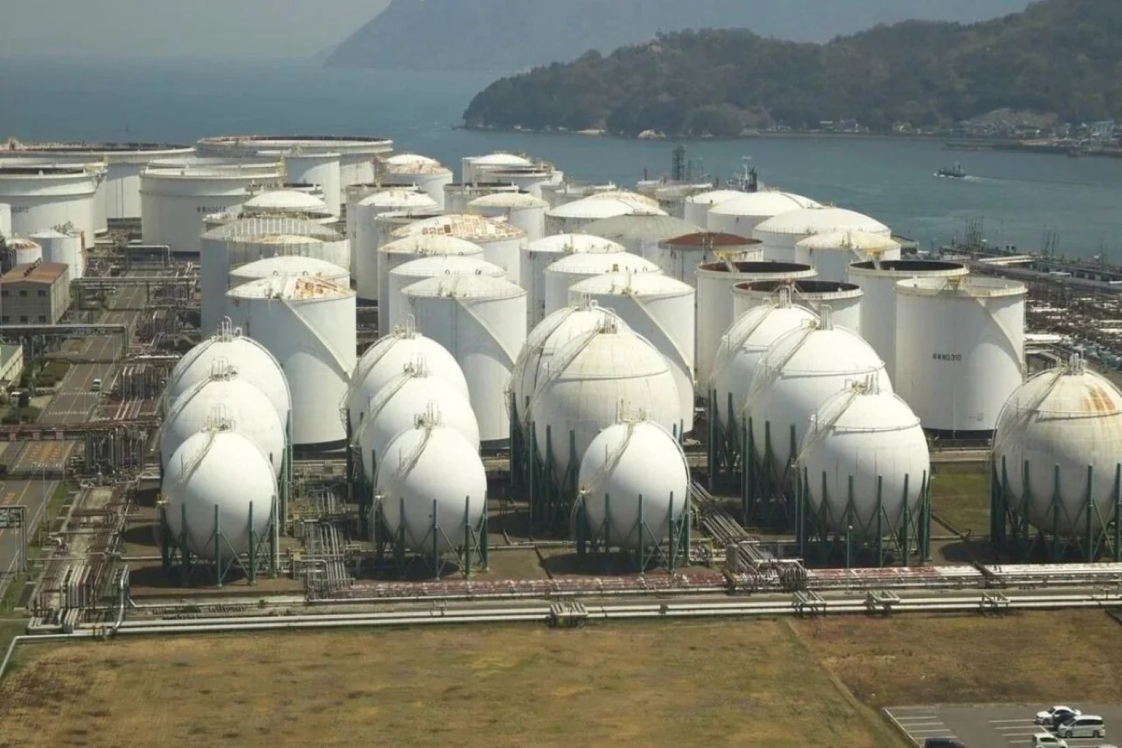 Вашингтон и Токио обсуждают создание совместных нефтяных резервов