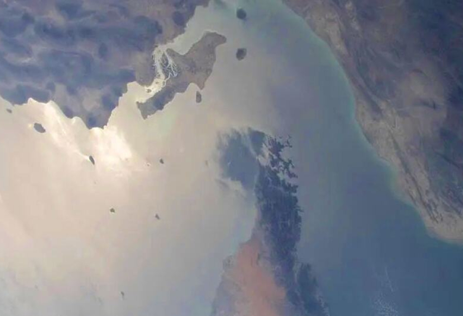 Тысячи моряков не могут покинуть район Персидского залива