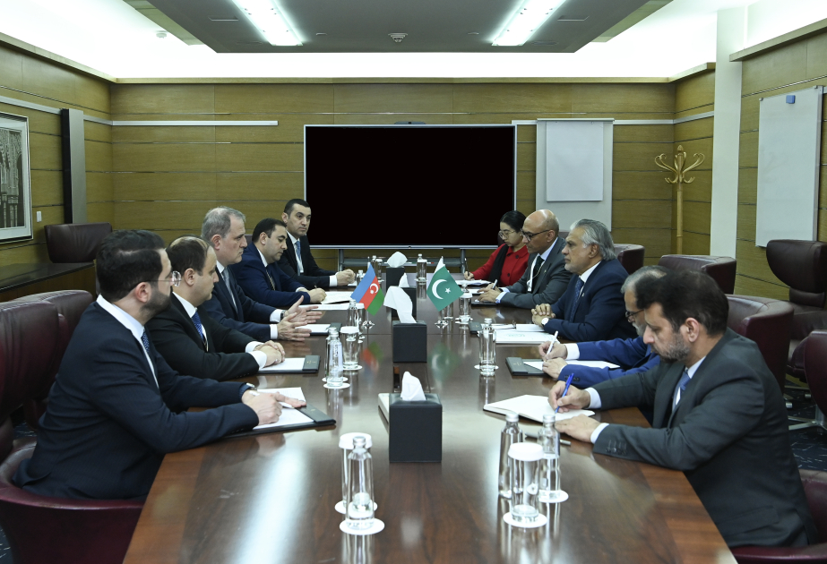 Главы МИД Азербайджана и Пакистана обсудили перспективы расширения сотрудничества