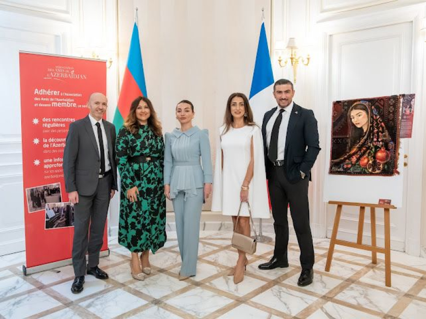 Азербайджанские ковры выставлены в Париже по случаю Новруза