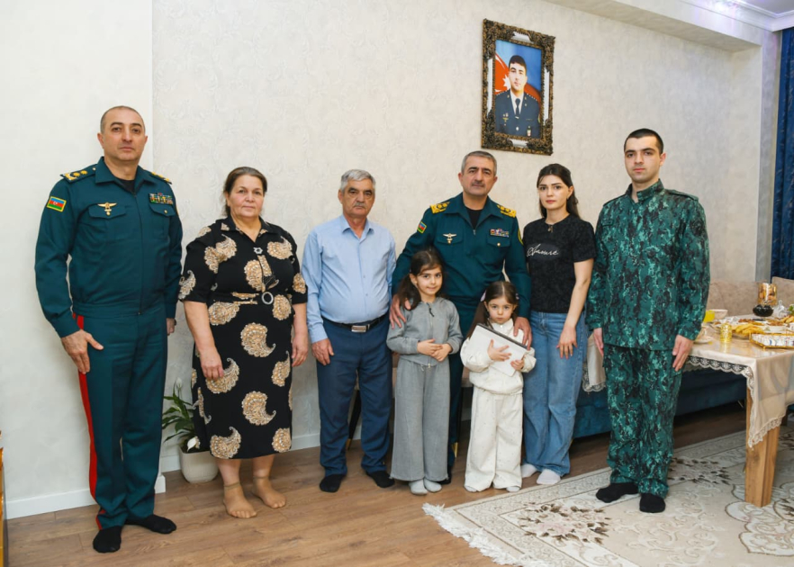 Руководство госпогранслужбы навестило семьи шехидов