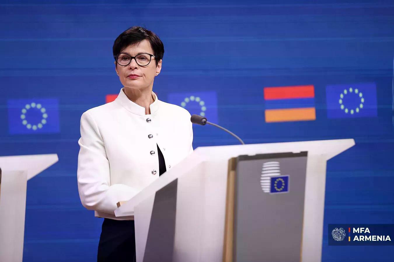 Еврокомиссар заявила о помощи Армении в противостоянии гибридным атакам