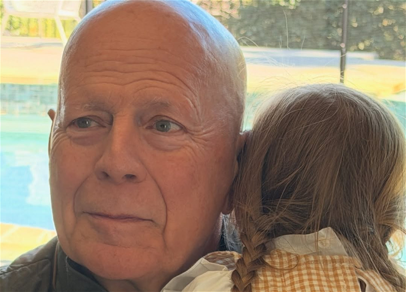 В сеть попали новые фото тяжелобольного Брюса Уиллиса