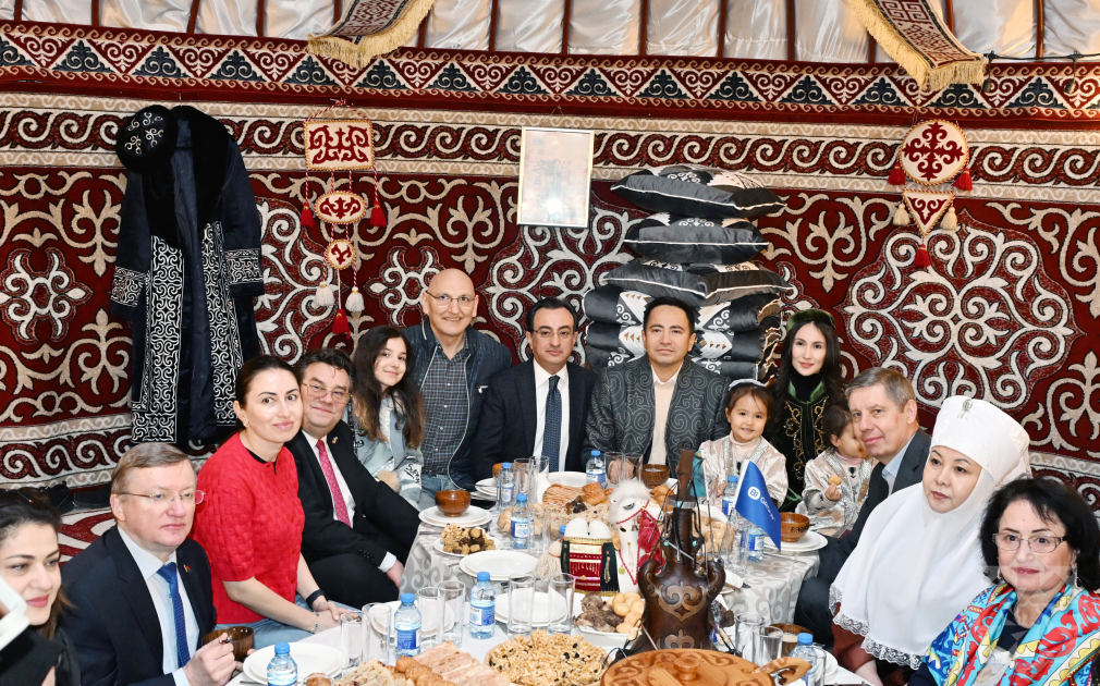 Новруз в Баку: вместе с красками, вкусами и традициями Казахстана