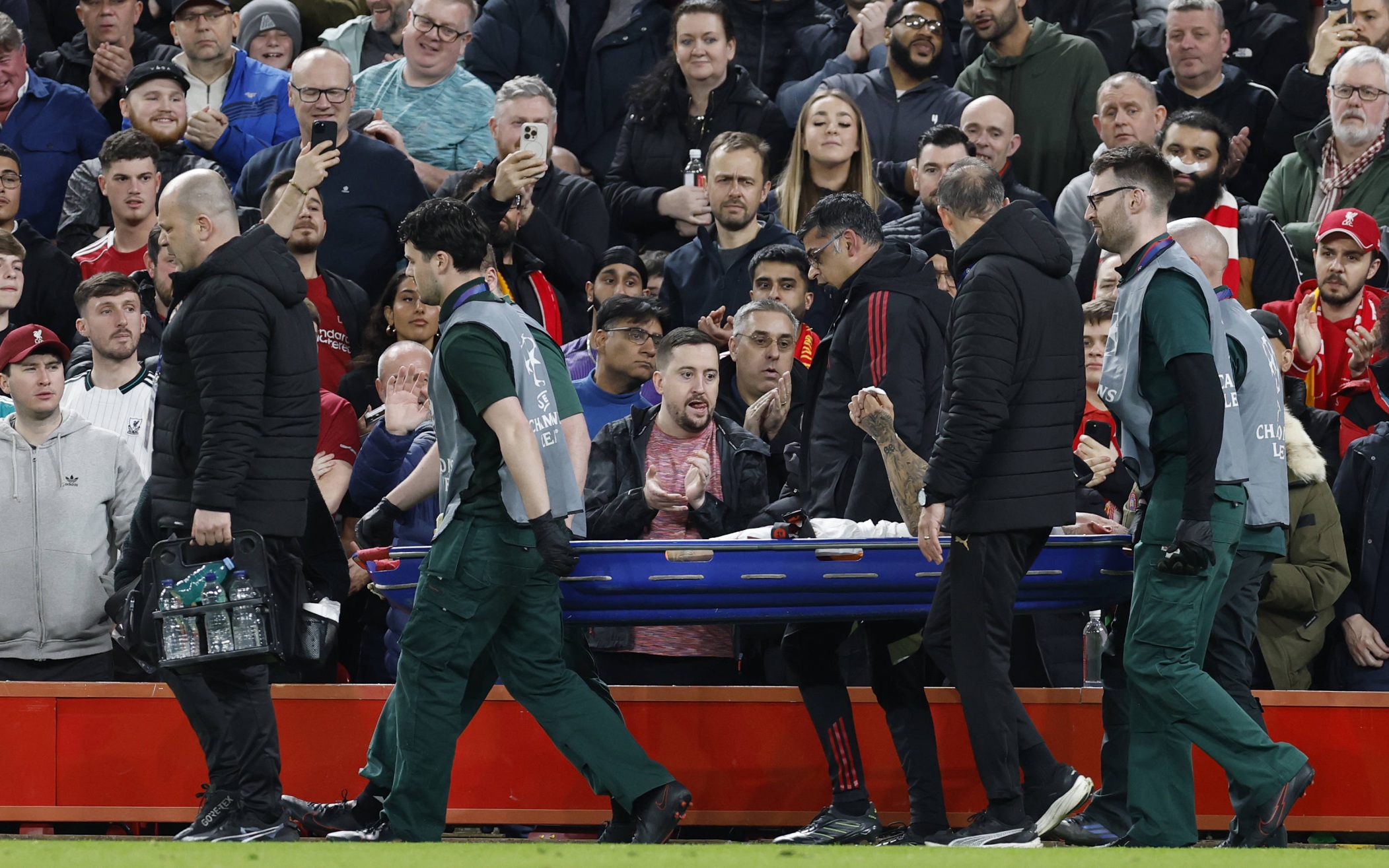 Игрок ФК "Галатасарай" Ланг получил травму во время матча ЛЧ