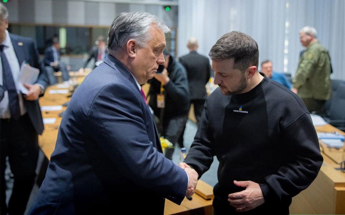 "Разминал ноги": СМИ рассказали о поведении Орбана в ходе речи Зеленского