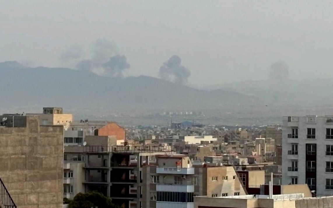 Mehr сообщило о гибели семи детей при атаке на жилой дом в Тегеране