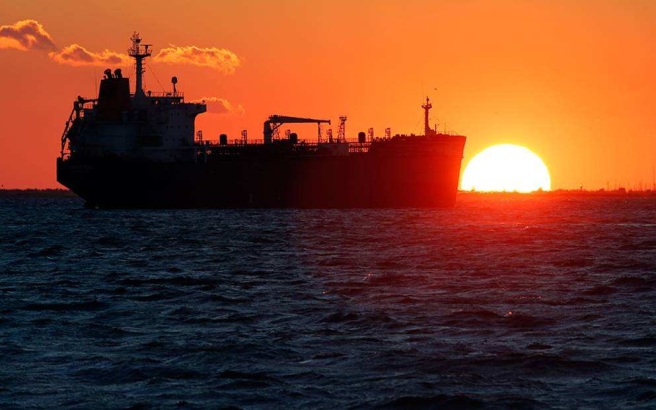 Bloomberg впервые засек "корабль-зомби" в Ормузском проливе