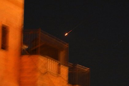 Летящую в огненном облаке иранскую боеголовку сняли на фото